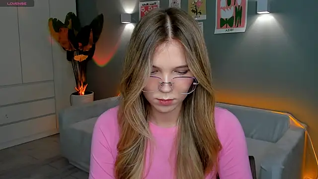 linakorvin online show from November 4, 2025, 1:37 pm