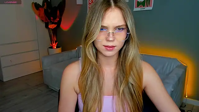 linakorvin online show from November 8, 2025, 1:36 pm