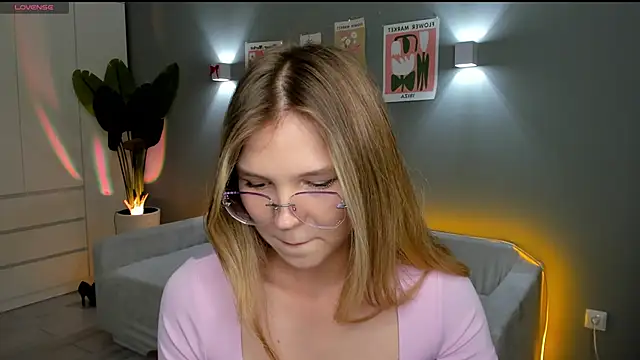 linakorvin online show from October 18, 2025, 1:35 pm