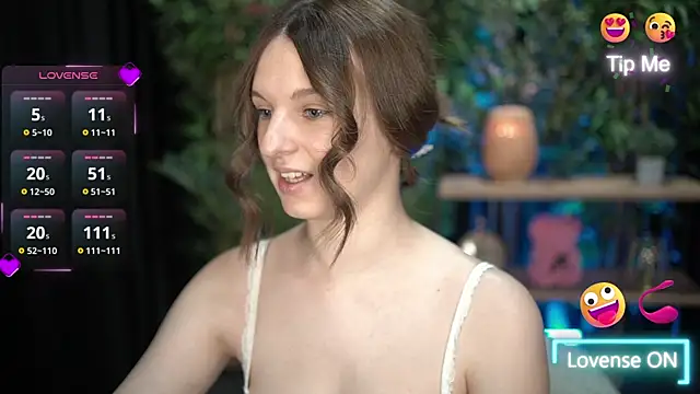 Snapshot of xoxo_molly chatting on October 27, 2025, 8:10 pm xoxo molly online show from October 27, 2025, 8:10 pm