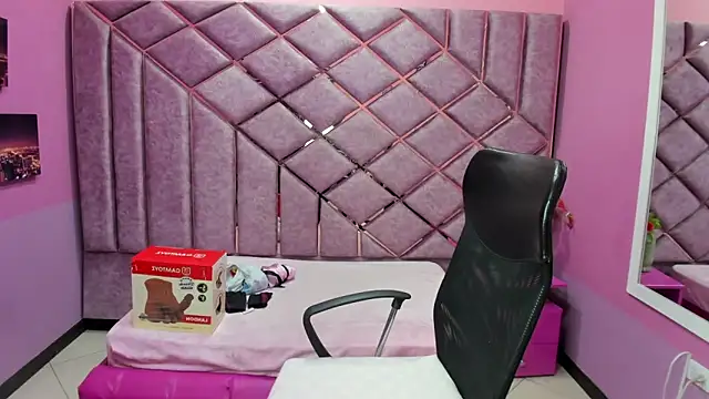 sarah sweett  online show from April 14, 2026, 2:55 pm