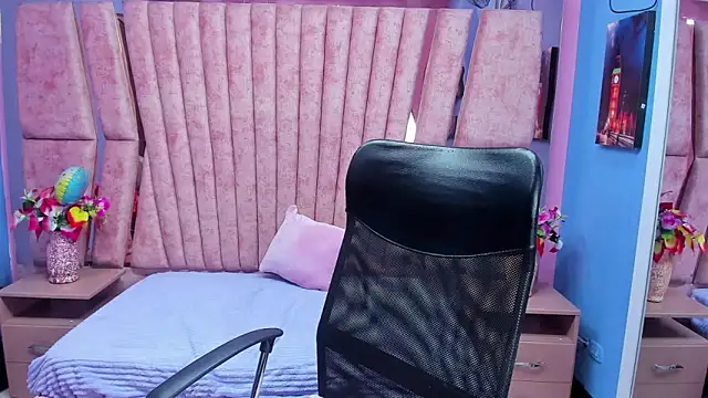 sarah sweett  online show from February 25, 2026, 2:39 pm