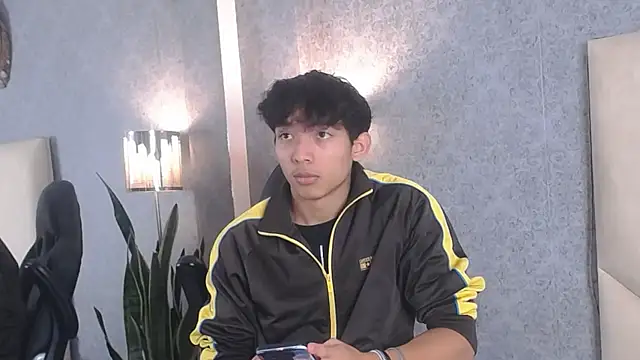 ValenorLerot online show from October 5, 2025, 2:46 am