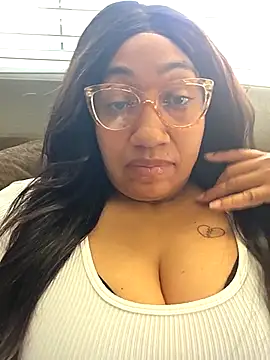 Snapshot of Adri-x chatting on October 18, 2025, 5:26 pm Adri-x online show from October 18, 2025, 5:26 pm