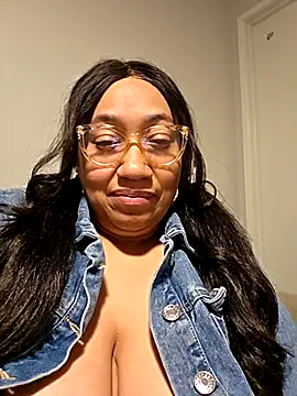 Snapshot of Adri-x chatting on October 4, 2025, 2:46 am Adri-x online show from October 4, 2025, 2:46 am