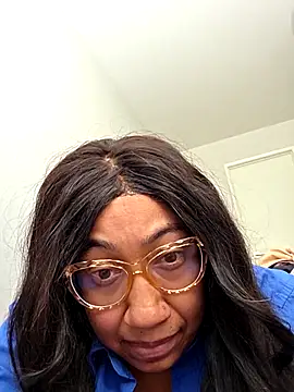 Snapshot of Adri-x chatting on October 2, 2025, 8:34 pm Adri-x online show from October 2, 2025, 8:34 pm