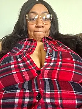 Snapshot of Adri-x chatting on October 6, 2025, 5:24 pm Adri-x online show from October 6, 2025, 5:24 pm