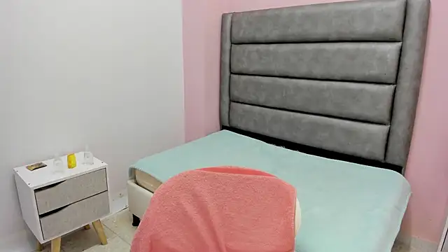 lorerivas online show from November 8, 2025, 2:53 pm