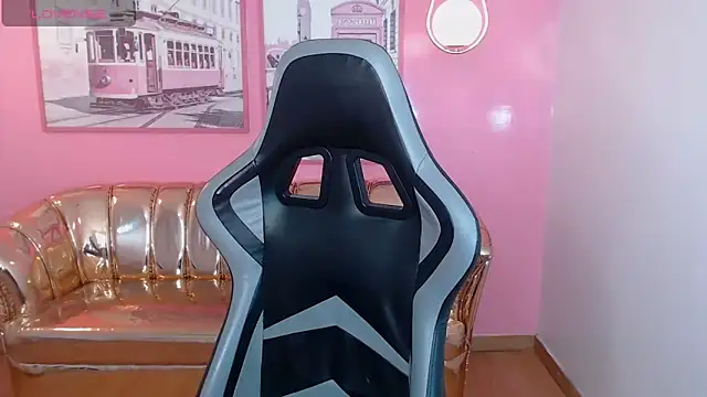 mia foster t online show from December 19, 2025, 12:51 pm