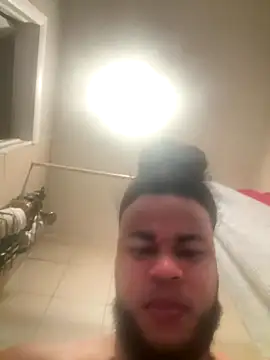 Snapshot of familia0210 chatting on November 2, 2025, 6:18 am familia0210 online show from November 2, 2025, 6:18 am