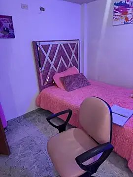 mitschellfox21 online show from November 4, 2025, 4:27 am