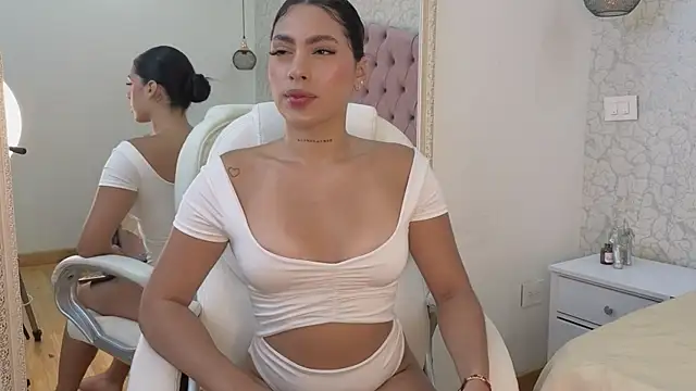 Snapshot of Vanessa_Rain_ chatting on October 16, 2025, 7:44 pm Vanessa Rain online show from October 16, 2025, 7:44 pm