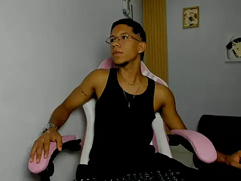 MaxVibe420 online show from October 5, 2025, 7:26 pm