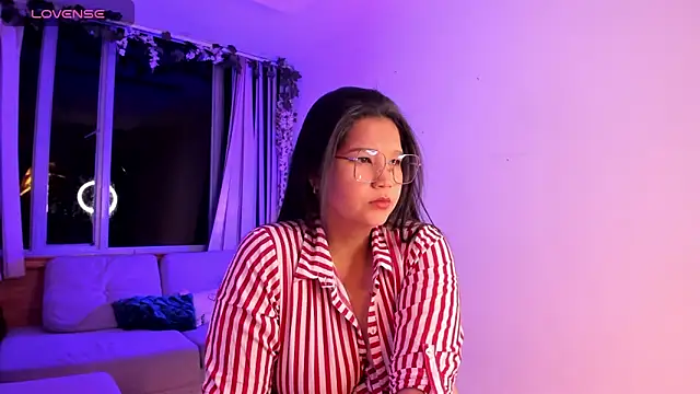 Snapshot of Isarose_ chatting on October 2, 2025, 9:45 am Isarose online show from October 2, 2025, 9:45 am