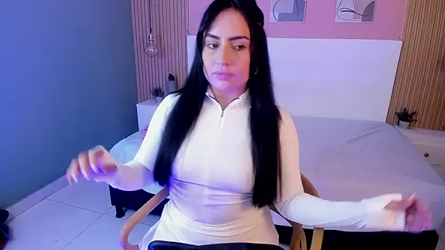 ZaraFoxx7 online show from October 25, 2025, 7:58 pm