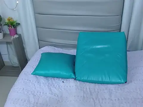 Snapshot of Candela_Dubout chatting on February 5, 2026, 12:34 pm Candela Dubout online show from February 5, 2026, 12:34 pm