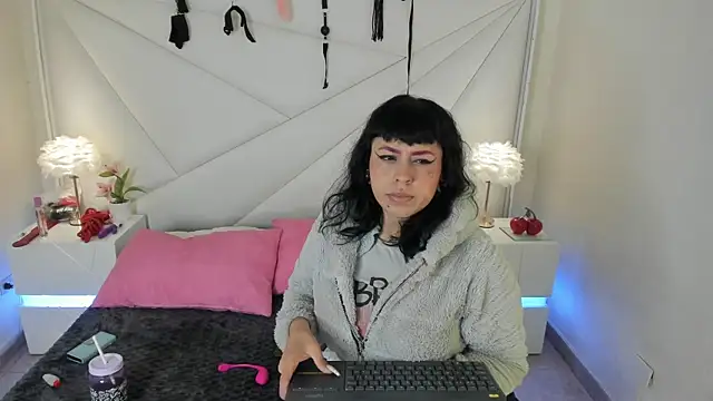 Snapshot of conjuring_ chatting on November 14, 2025, 2:59 am conjuring online show from November 14, 2025, 2:59 am