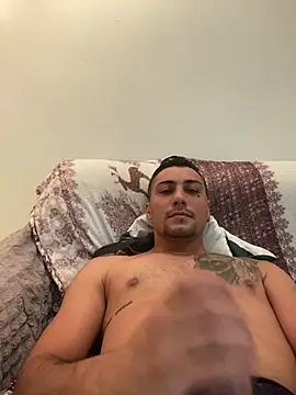 gooddboy01 online show from April 18, 2026, 7:07 pm