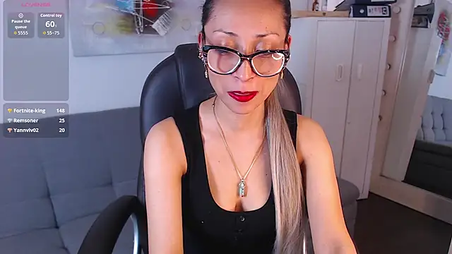 alexia james  online show from April 13, 2026, 9:19 pm