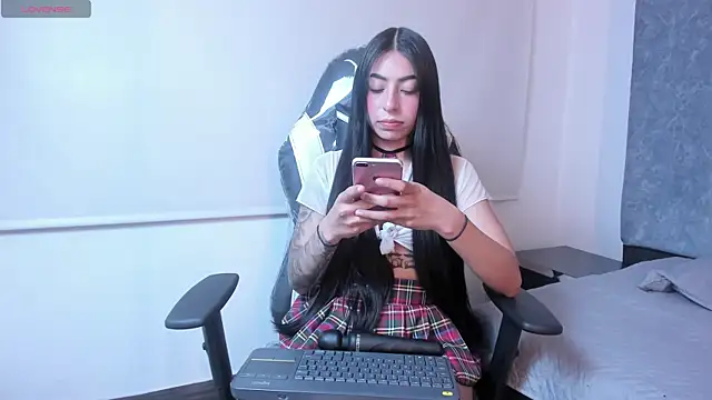 Snapshot of Corinna_Martini chatting on October 16, 2025, 4:54 am Corinna Martini online show from October 16, 2025, 4:54 am