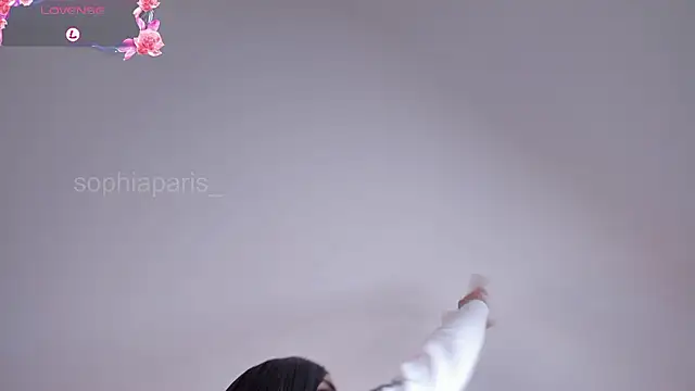 Snapshot of Sophiaparis_ chatting on January 16, 2026, 1:42 am Sophiaparis online show from January 16, 2026, 1:42 am