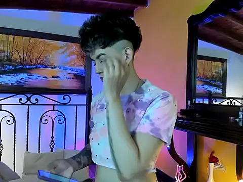 Zulyhenao online show from October 8, 2025, 4:36 am