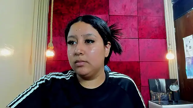 DulcineaSaenz online show from October 2, 2025, 7:17 pm