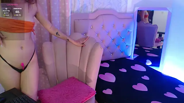 Snapshot of nikki_skinny_ chatting on October 11, 2025, 10:33 pm nikki skinny online show from October 11, 2025, 10:33 pm