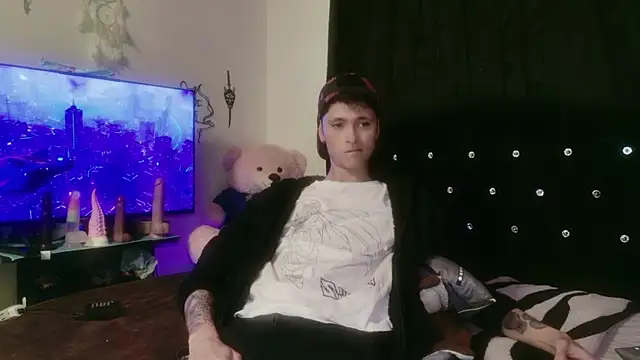 Tyler cat online show from November 29, 2025, 1:06 am