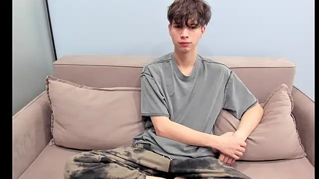 Snapshot of Ur_Shy_Guy chatting on October 26, 2025, 2:01 am Ur Shy Guy online show from October 26, 2025, 2:01 am