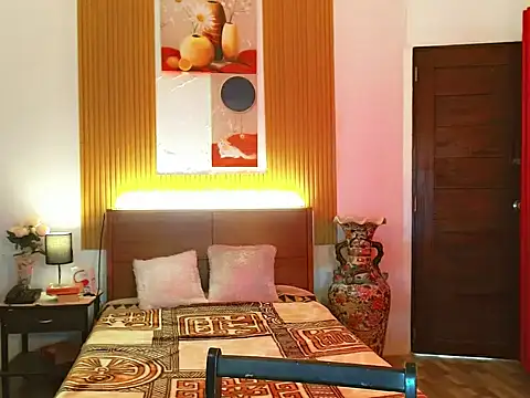 Snapshot of fallinLunaxX chatting on November 6, 2025, 8:18 am fallinLunaxX online show from November 6, 2025, 8:18 am