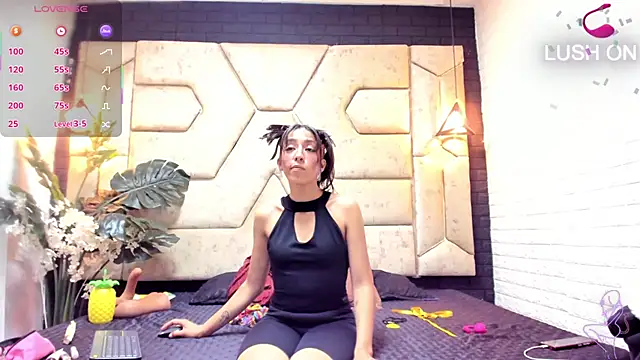 Julieta Slav3 online show from March 26, 2026, 9:13 pm