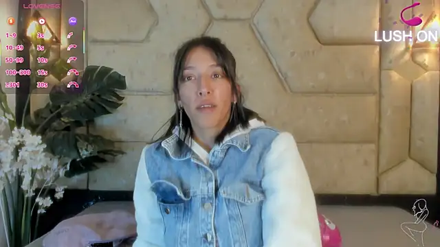 Julieta Slav3 online show from April 7, 2026, 9:49 pm