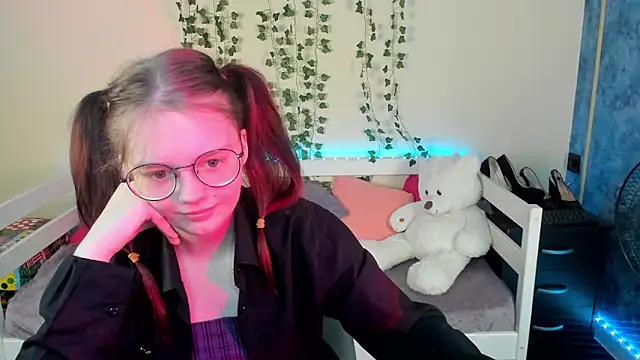 shy elina01 online show from October 2, 2025, 11:46 am