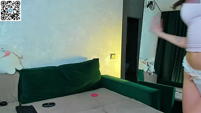 miamiumiu online show from November 21, 2025, 2:43 am