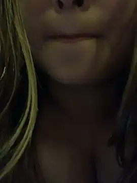 hottylover03 online show from October 5, 2025, 11:56 am