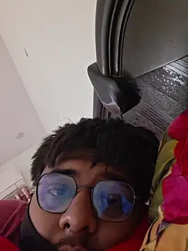 Snapshot of UsurpedThaw chatting on November 23, 2025, 2:43 am UsurpedThaw online show from November 23, 2025, 2:43 am