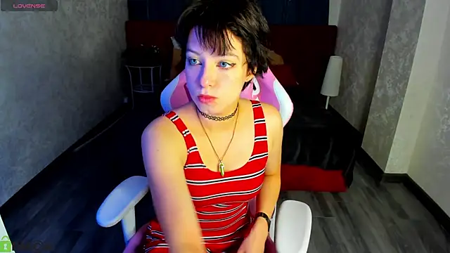 Sara Frayer online show from October 7, 2025, 1:06 am