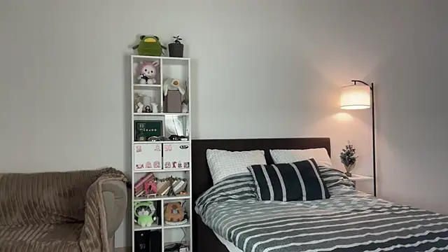 yourlittlesunrise  online show from January 17, 2026, 5:11 am