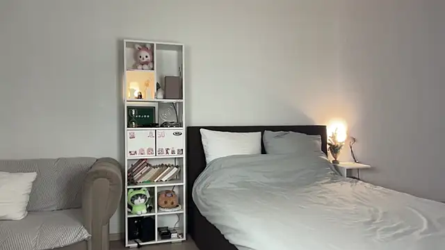 yourlittlesunrise  online show from November 28, 2025, 4:45 am