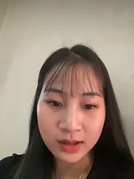 banlinh004 online show from October 19, 2025, 5:43 am