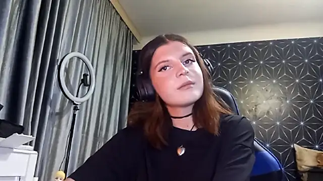LissaKradfer online show from October 3, 2025, 1:12 pm