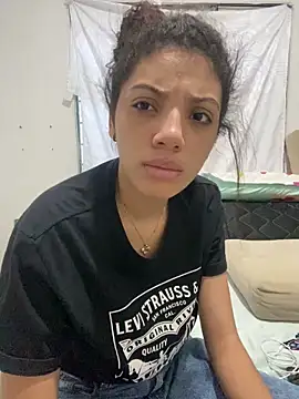 Snapshot of Azza__Slimene chatting on October 24, 2025, 12:59 pm Azza Slimene online show from October 24, 2025, 12:59 pm