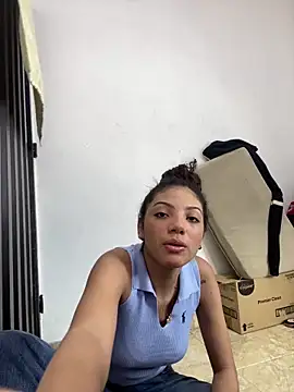 Snapshot of Azza__Slimene chatting on October 26, 2025, 8:20 pm Azza Slimene online show from October 26, 2025, 8:20 pm