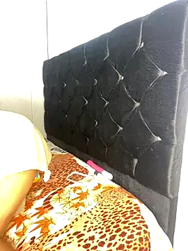 Snapshot of Azza__Slimene chatting on October 3, 2025, 5:25 pm Azza Slimene online show from October 3, 2025, 5:25 pm