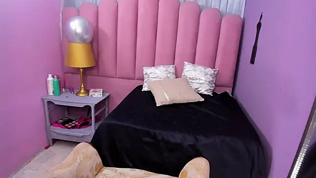 AriaVega online show from October 31, 2025, 11:07 am