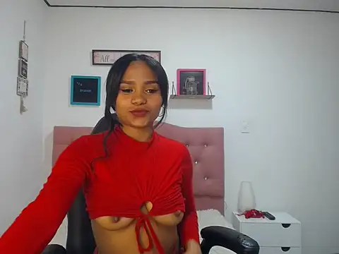 Snapshot of Sofiahot_83 chatting on October 14, 2025, 12:28 pm Sofiahot 83 online show from October 14, 2025, 12:28 pm