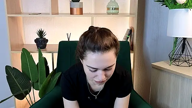FrankieViall online show from October 3, 2025, 11:01 am