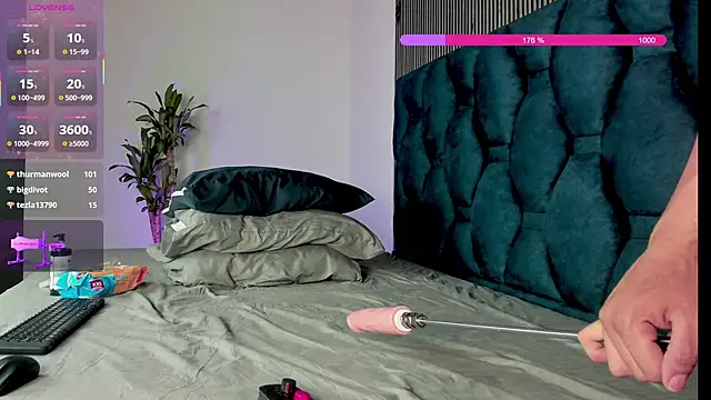 pixie love  online show from October 6, 2025, 9:26 pm
