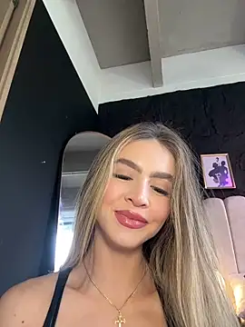Snapshot of Lisa_Belluci chatting on October 8, 2025, 8:09 pm Lisa Belluci online show from October 8, 2025, 8:09 pm